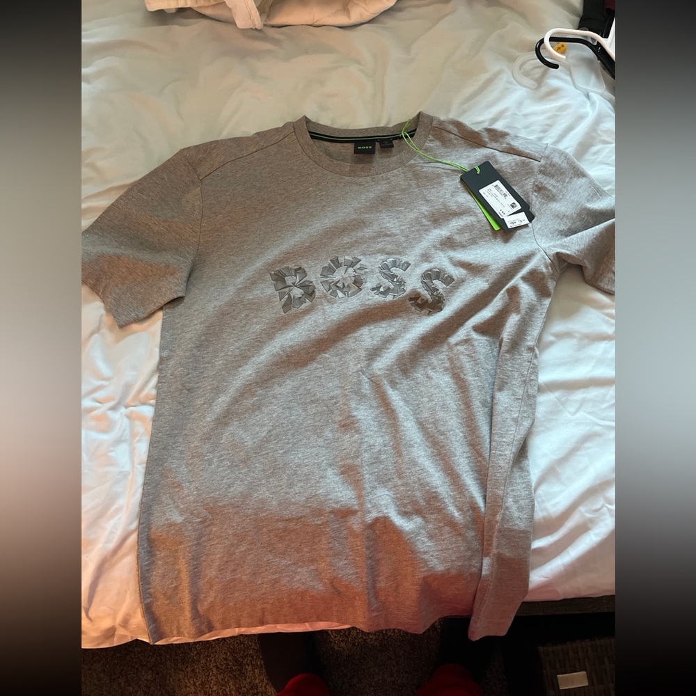 NWT’s Hugo Boss Regular Fit T Shirt Men’s Size Large